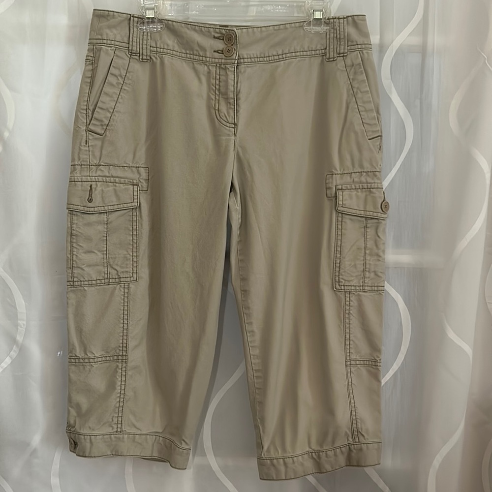 Loft, Khaki, 100% Cotton, Cargo Pocket Capri’s, Size 10